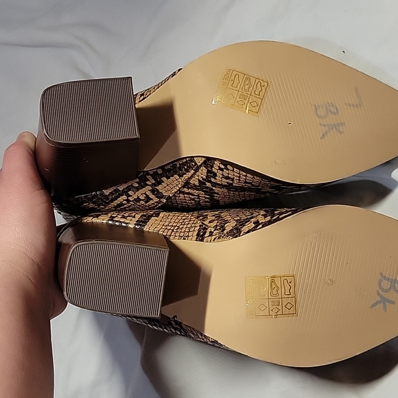 COPY - Mata Snakeskin Boots- Pointed Toe V-cut Size 8 - Picture 5 of 7